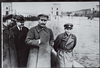 Voroshilov,_Molotov,_Stalin,_with_Nikolai_Yezhov (1).jpg