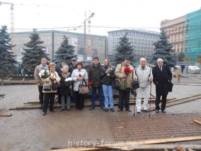 Судьбы демократического социализма - У Соловецкого камня на Лубянке.JPG