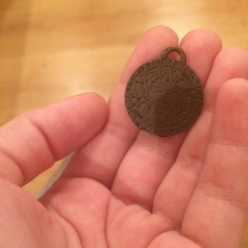 Хочу узнать что за медальон - 75B4BCE4-1EAE-453F-98B0-062ED35753A8.jpeg