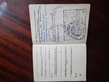 Военный билет мед работницы выданный в 1941 - 20211128_144040.jpg